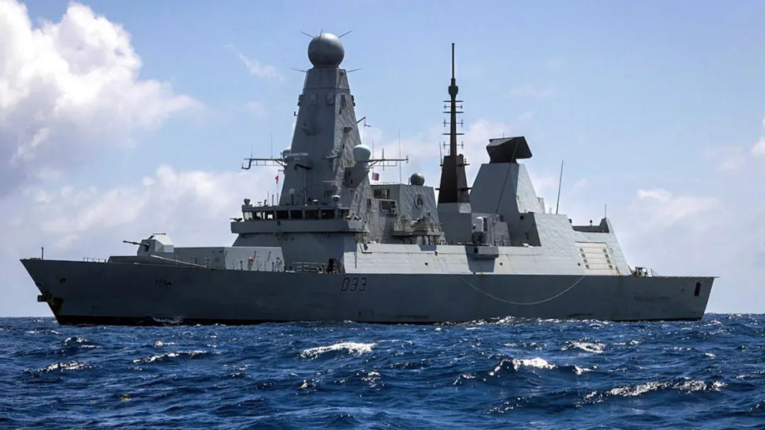 抵近中国近海？英国航母凑出精锐来势汹汹，号称要“吊打东大”！