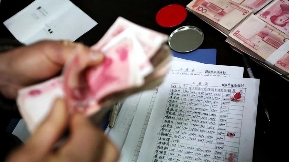 同事要求涨薪，老板承诺涨薪2000元，次月拿到工资条同事傻在原地