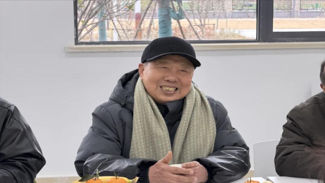 阜阳阜南二中：赵美田老人携家人感谢我校梁美老师施以援手