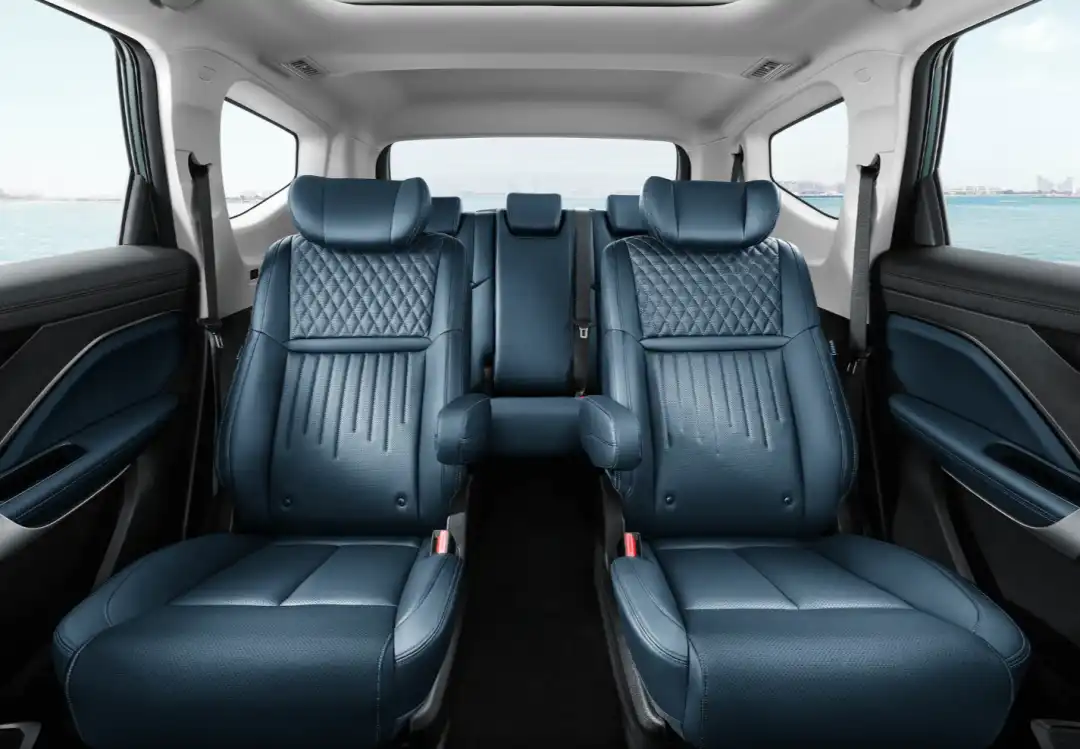 吉利出息了！造出“真·平民保姆车”，配2+2+3座椅，家庭用车首选