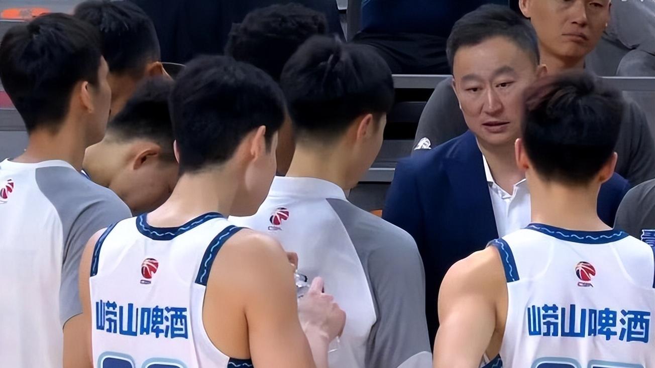 不败金身告破！青岛男篮80比89负广东，新赛季首败，连胜纪录终止，三人得分上双，三分投射完败，内线完