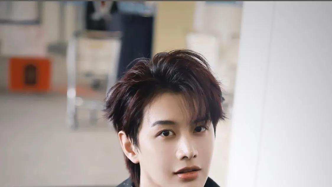 短剧演员何健麒被官方抵制



何健麒竟然被官方文件点名抵制了！这也太出乎意料了