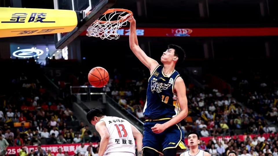 杜锋合同到期去向未知，广东四将合同到期，两国青新星将升一队