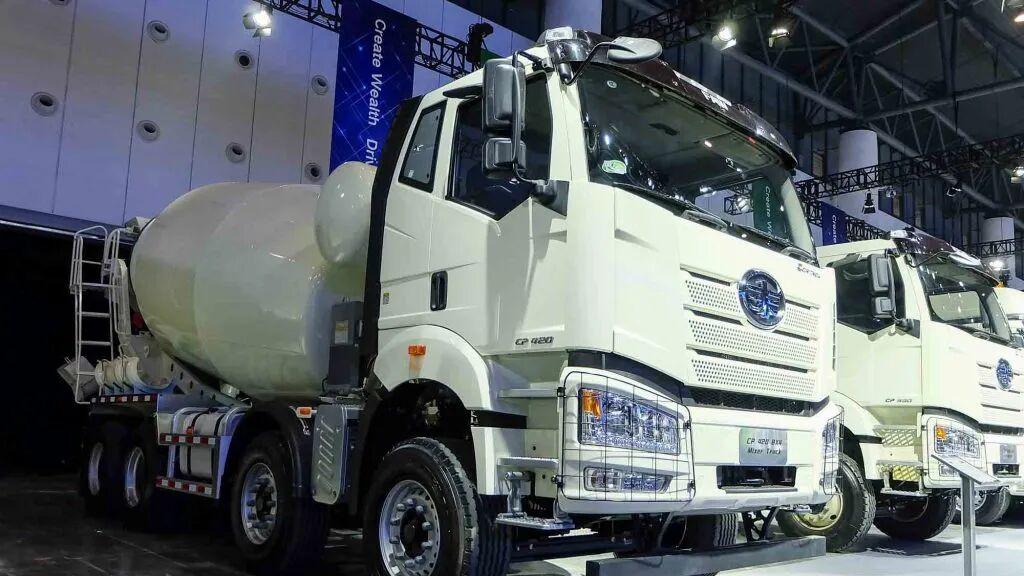 公路列车牵引车、全驱工程车抢眼！解放海外品牌CORTRON来袭，实拍带您看亮点车型！