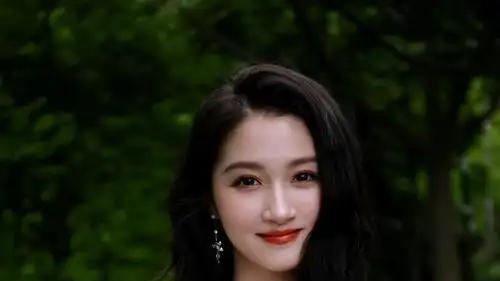 同样是“国民闺女”，有人大火，有人“泯然众人”，差距一目了然