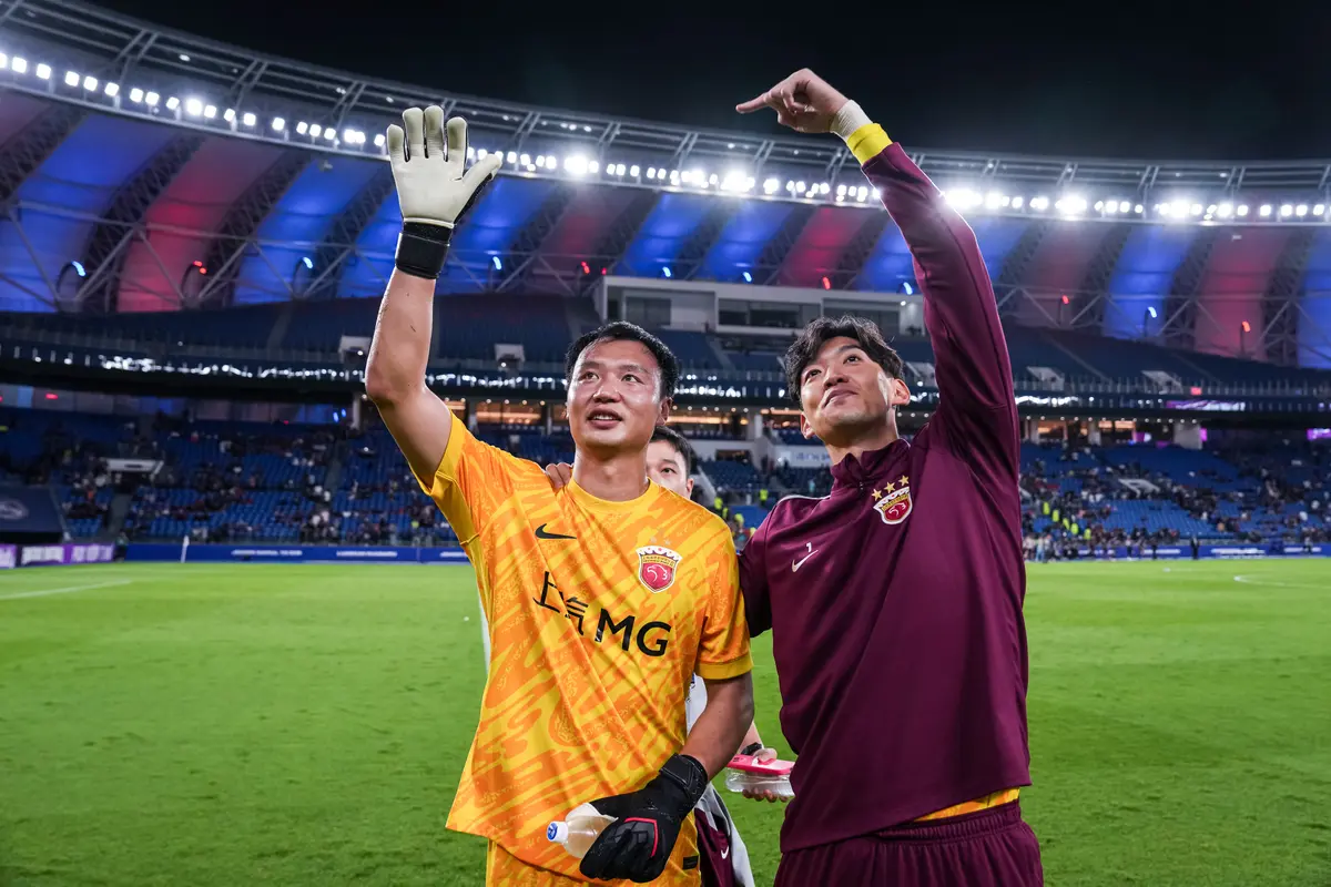 48射11扑0封！二门陈威一战封神，却照出中超冠军最狼狈底色