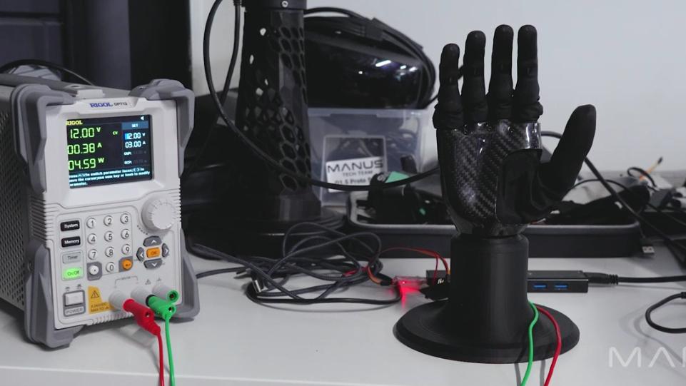 如何使用Manus Metagloves数据手套控制灵巧手？