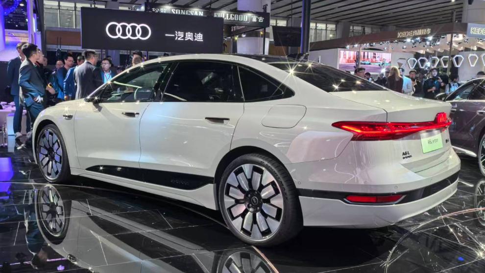 国产奥迪A6L系列来了，车内6块大屏，高颜值很帅！