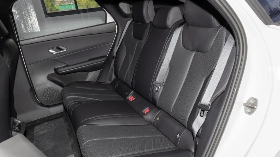 当作网约车正合适，比亚迪e7起售价10.38万，最好入手中配