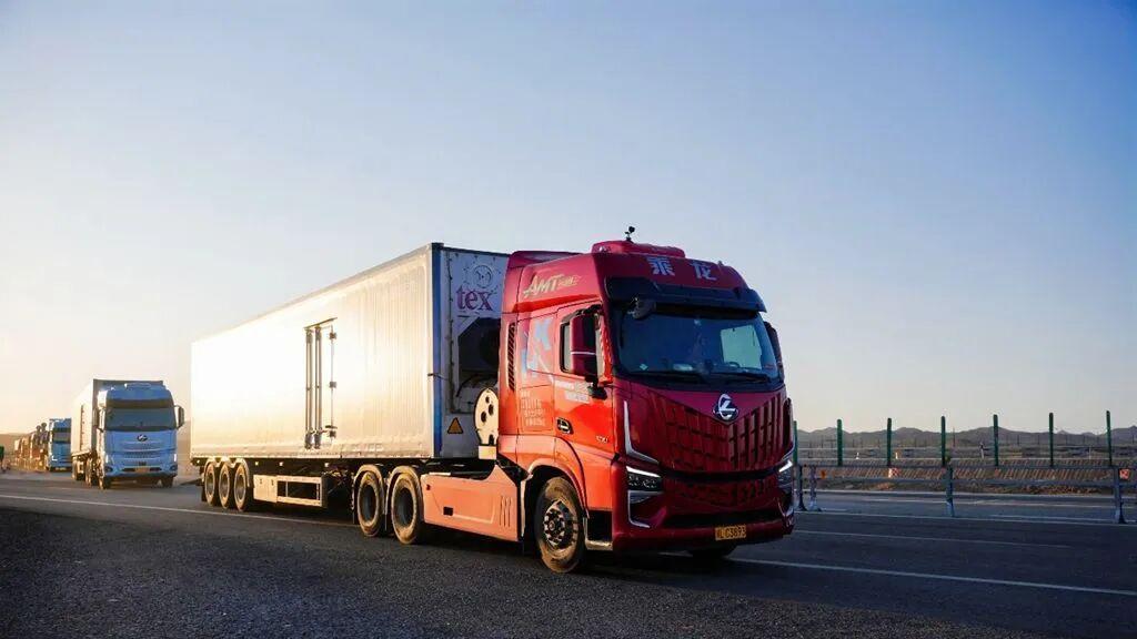 乘龙HK燃气牵引车穿越新疆，新疆的各种极限路测下，它的性能表现如何？