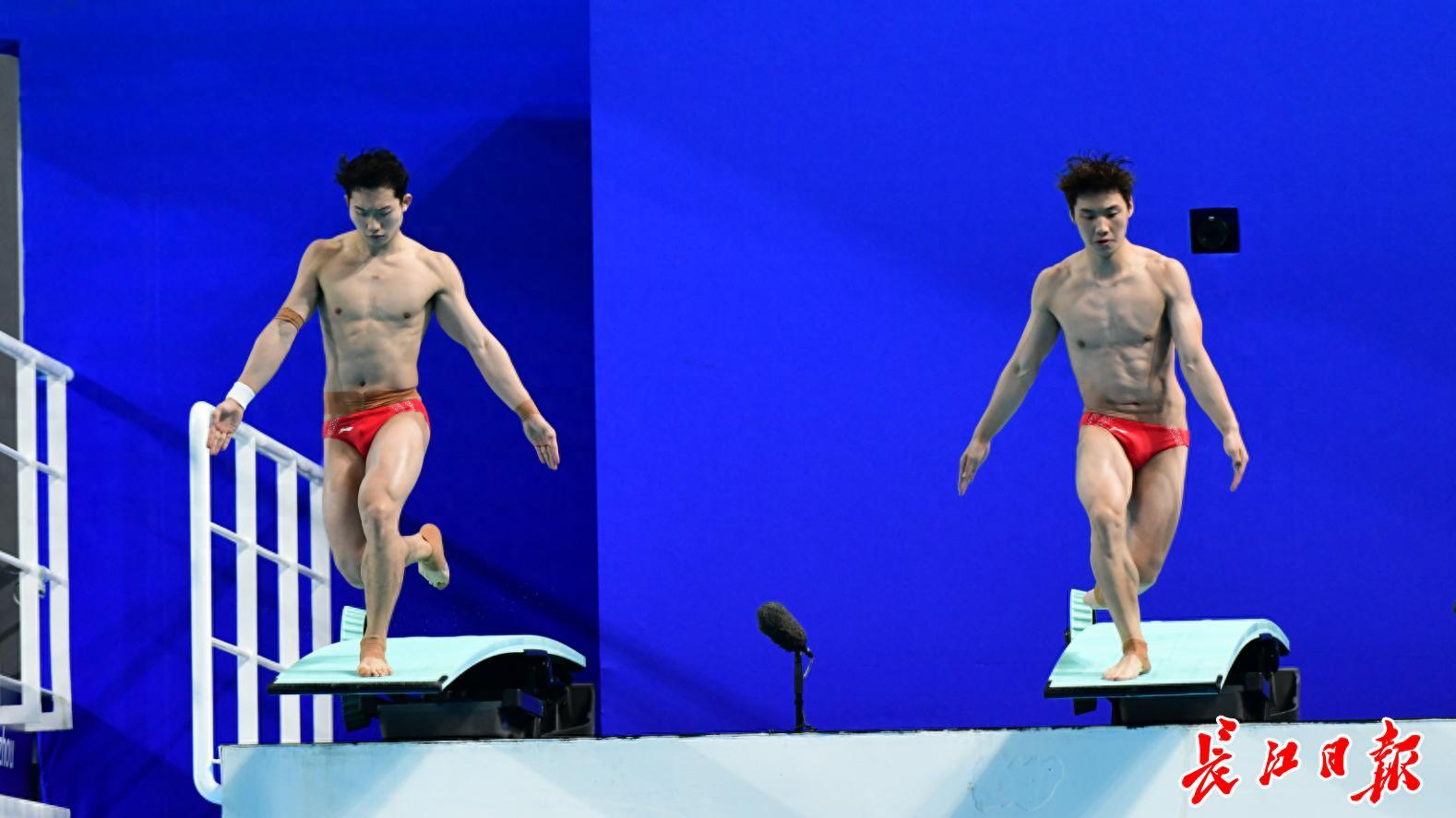 第十五届全国运动会跳水男团比赛，湖北队摘银