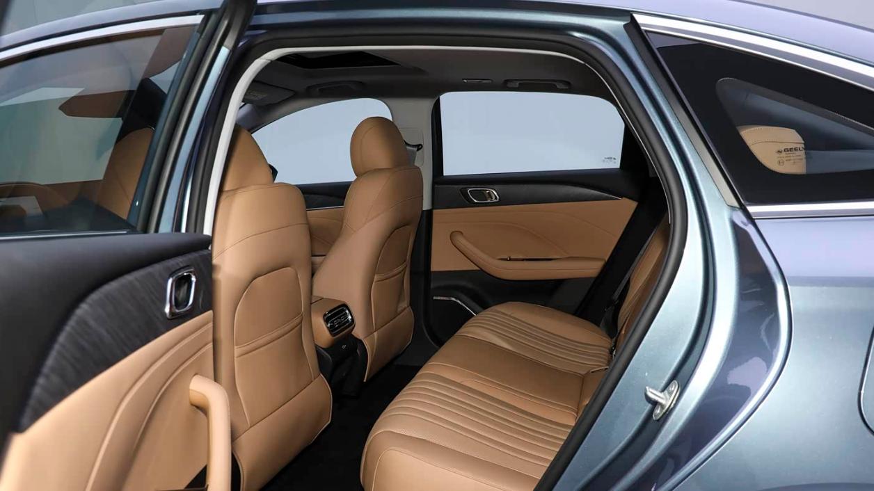 B级轿车，国庆限时先享价7.98万起，配车外扬声器颜值真的很不错