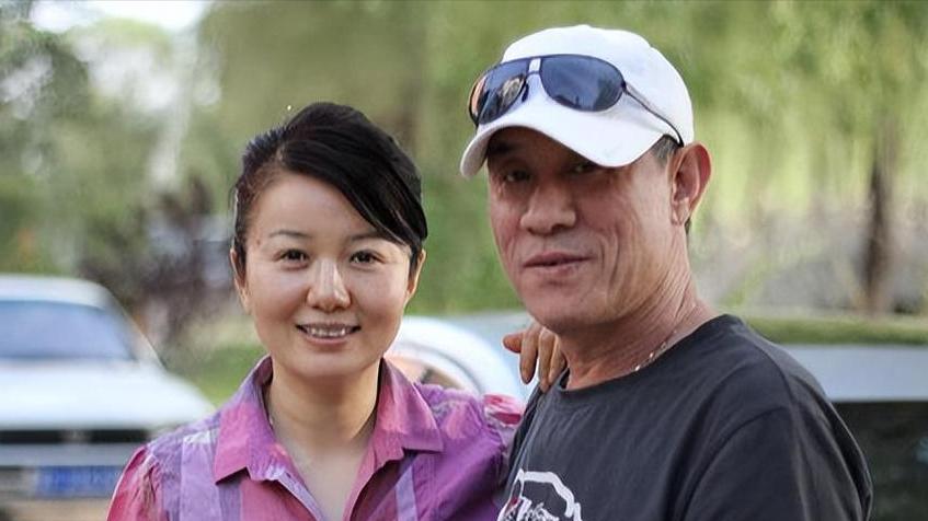 与赵军离婚后，带着儿子嫁给大13岁杜志国，如今的郑卫莉幸福吗