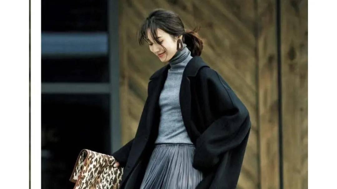 今年冬天“黑色大衣”最时髦的5种搭配，高级又好看！