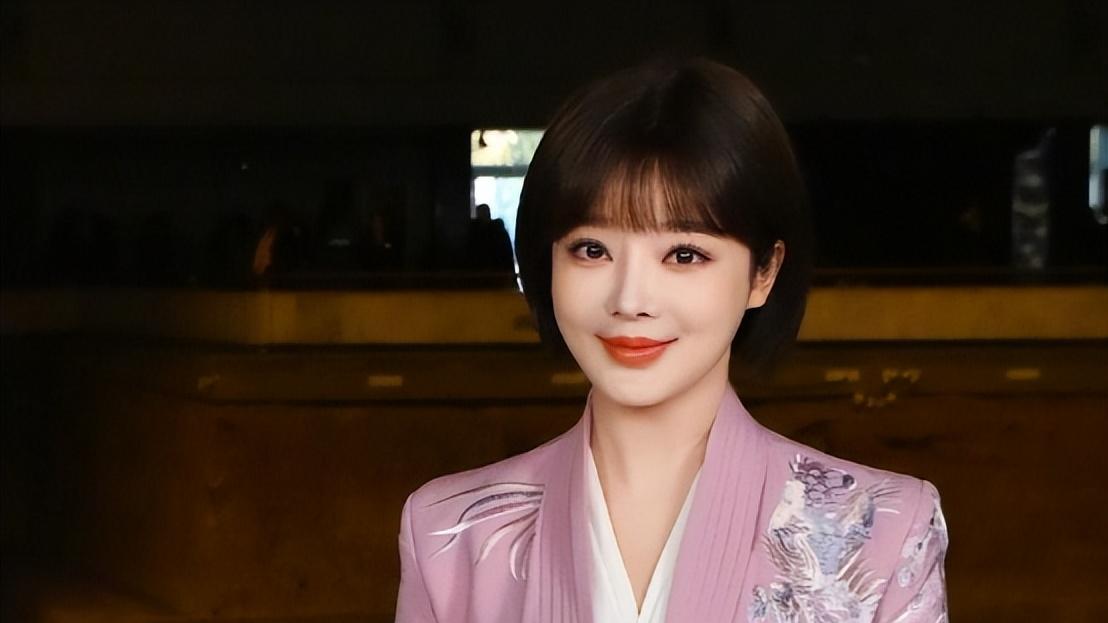 胡蝶：赌上事业嫁导演，如今一家四口很幸福