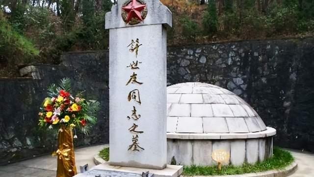 许世友为何坚持要土葬？邓小平只批示4个字，说出来都是泪