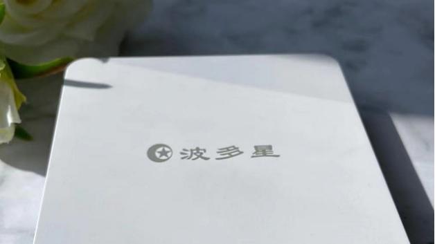 兼容壁挂电视的机顶盒，随时随地可以看节目