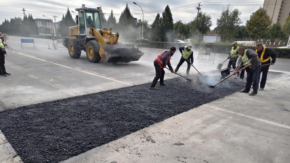 保定：消除快车道出行隐患，市政维护守护出行安全