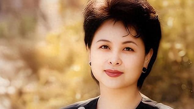 央视肖晓琳退休5个月，在美国儿子家死去，临终26字令人深思