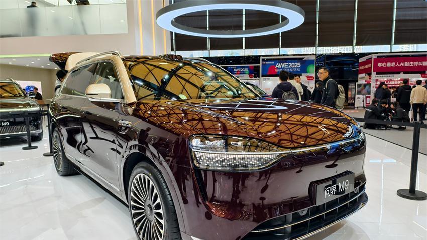 余承东出牌：智界牵手刘亦菲！一口气甩四款车，打满20～50万市场