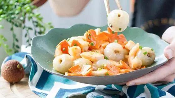 荔枝买太多吃不完？荔枝冻炼乳、荔枝烩虾仁，4种新做法学起来