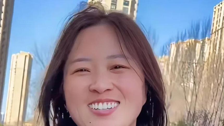 牛不啦：卷毛亲吻小娜首曝光，公开回应两人真实收益，网友：祝福