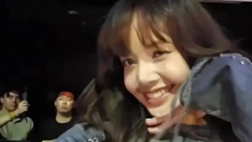 Lisa最新美剧造型让容貌缺点暴露无遗，网友评论将王一博牵扯其中