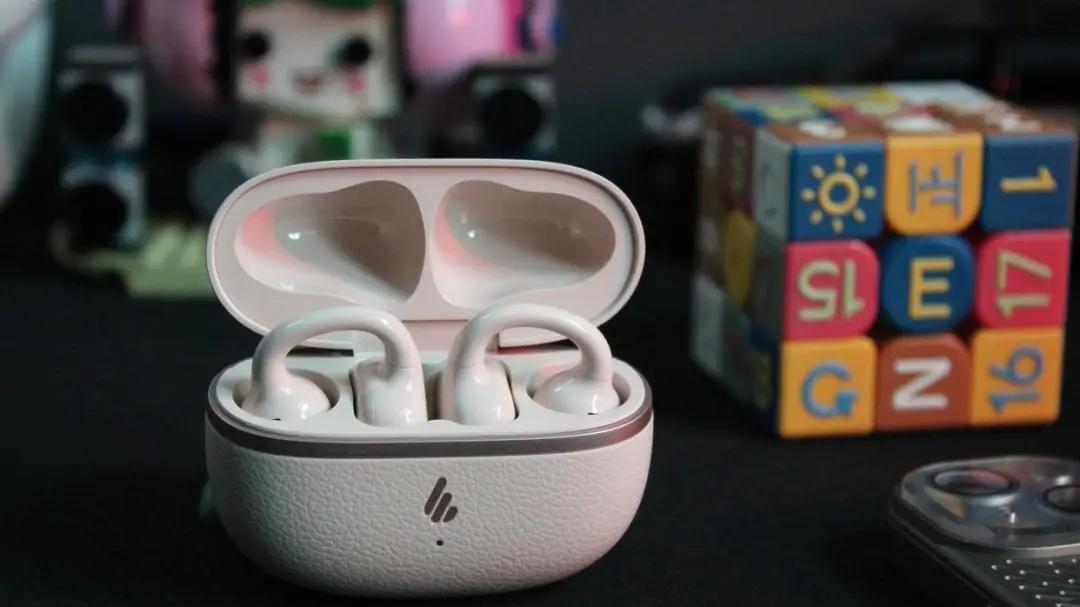 漫步者FitClip Ultra双AI助手：开放式蓝牙耳机真成随身生产力了