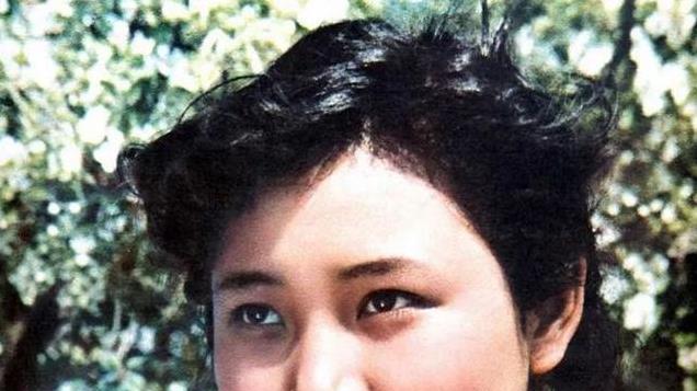 一人毁掉央视春晚！入美籍后却弃养中国双胞胎的她，现在怎么样了