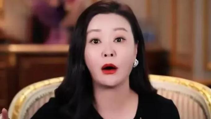 《王小骞女儿矮小症揭秘：花费百万仍难突破20厘米魔咒，身高焦虑引发无尽悬念！》