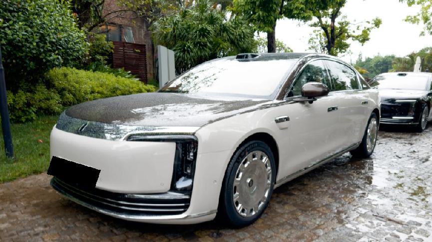 挥挥手就能开车门，触摸门板就能调玻璃光暗，尊界S800有多尊？