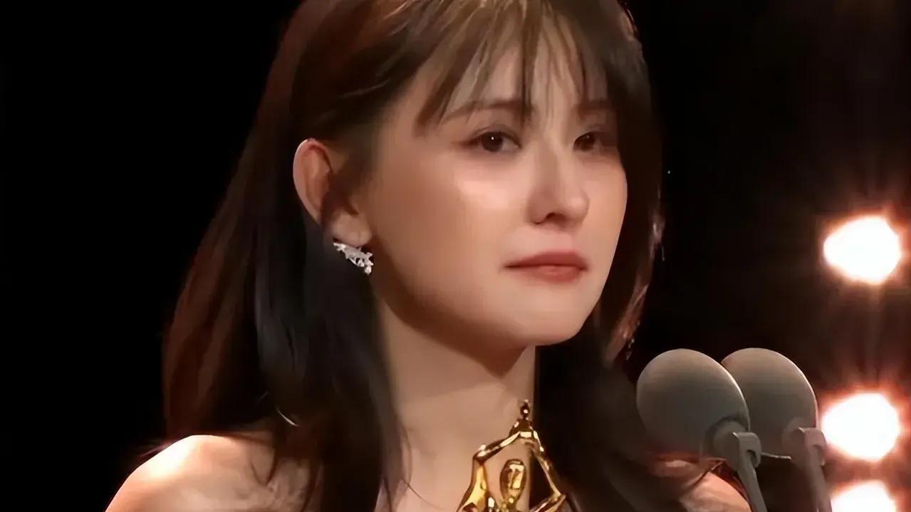 明明长得风情万种，却演“村妇”土得掉渣，这5位女星堪称楷模