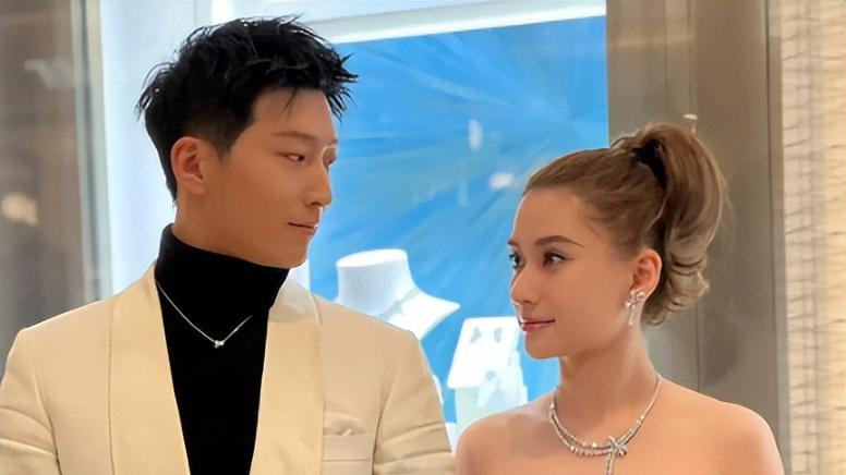 窦骁何超莲婚礼后聚少离多，向太曝富家女男演员闹离婚疑看衰他们