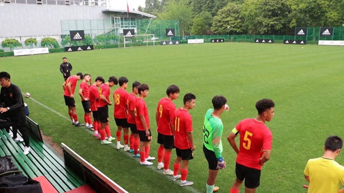U17国少0-4惨败07精英队，全场遭碾压，多名主力伤缺成借口？