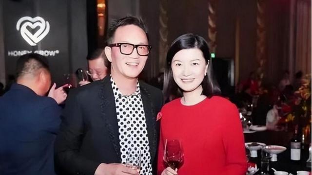 东方卫视“一姐”陈蓉：因富豪寿宴身败名裂，如今嫁海归低调生子