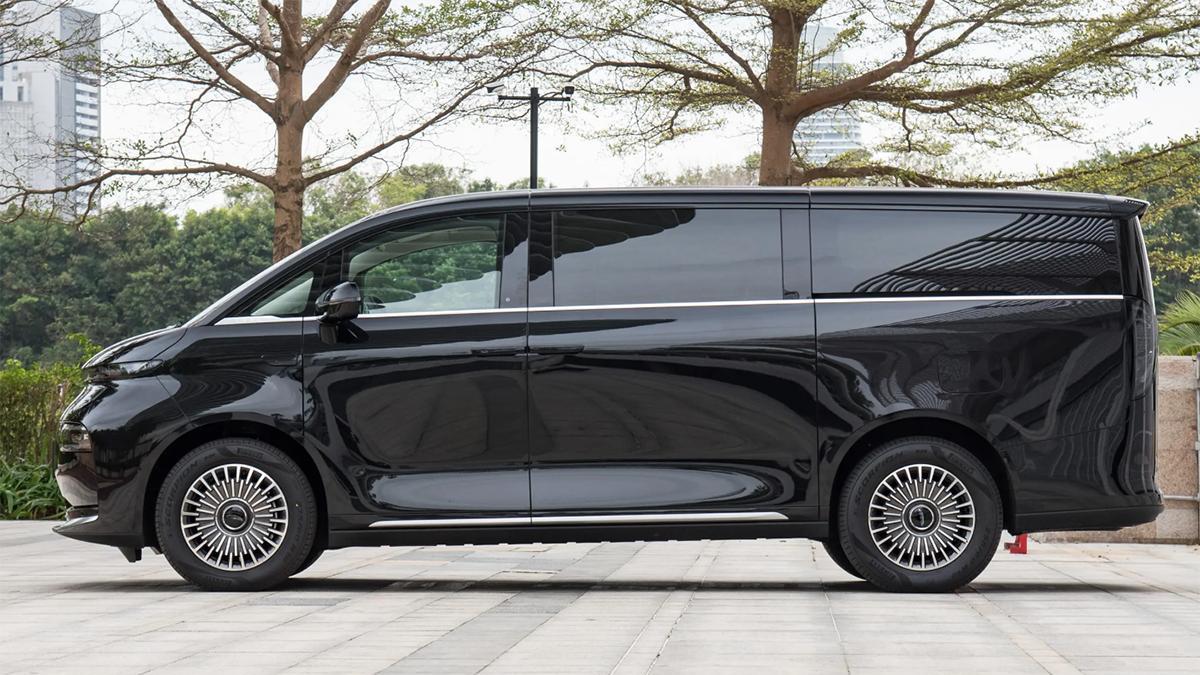 起步价降8万，新款吉利银河翼真L380上市，侧滑门，2+2+2座椅布局