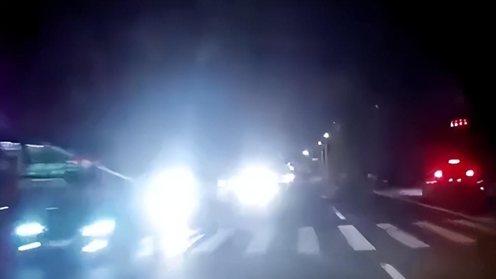 学会安全开车才懂安全走路，附赠10条行人安全守则，务必牢记于心