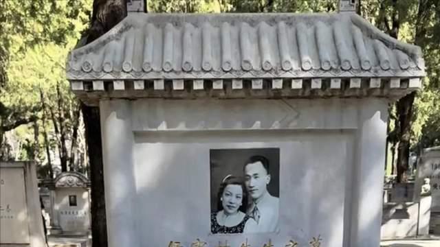 履行诺言！清明前夕，杨议祭拜师父侯宝林大师，一举动遭网友热议
