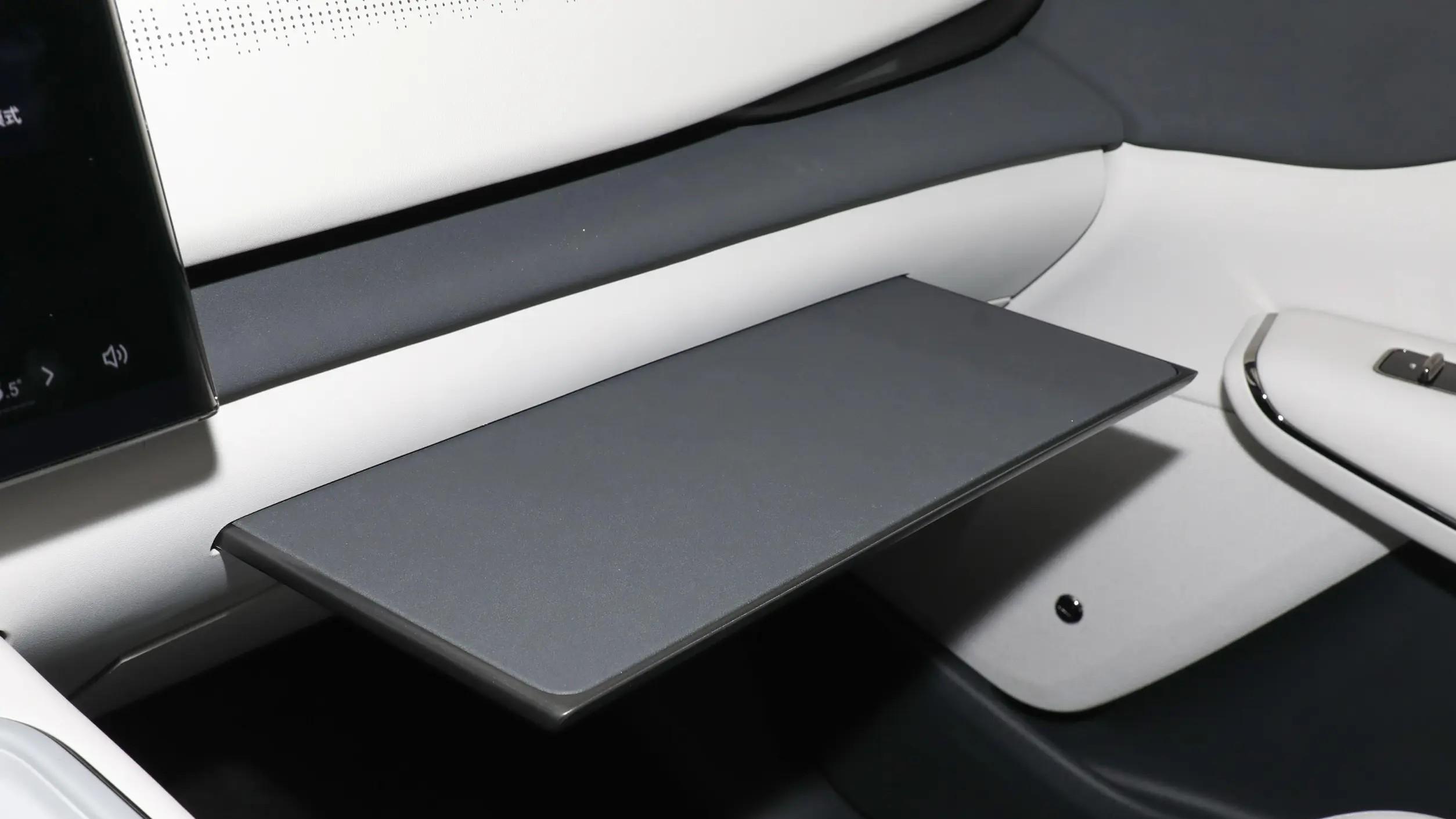 岚图知音：配置齐全，空间宽敞，800V高压平台+LFC智慧制动系统