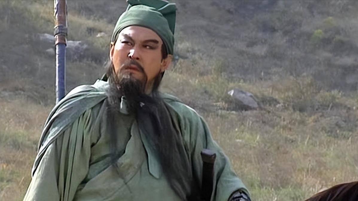 同是五虎大将，关羽看不上马超，瞧不起黄忠，却为何独对赵云敬重