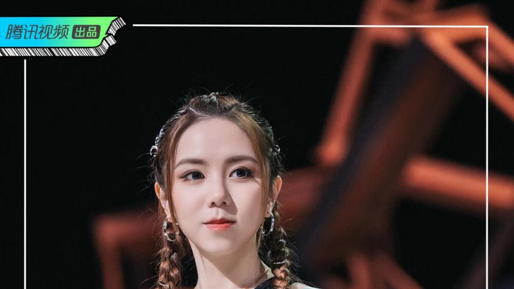 铁肺女王是个恋爱脑