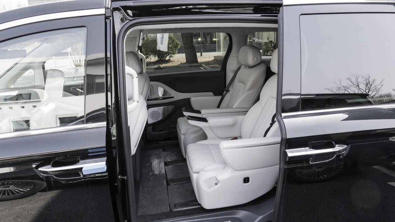 中大型MPV，配华为乾崑智驾，轴距3200mm，岚图梦想家PHEV如何？