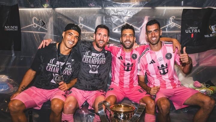 梅西夺冠后发动态庆祝！始终强调团队！还感谢工作人员和管理层！