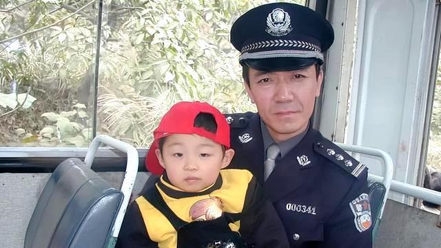 善恶终有报！“抛妻弃子”的李幼斌，如今等来的是儿子30年的报复