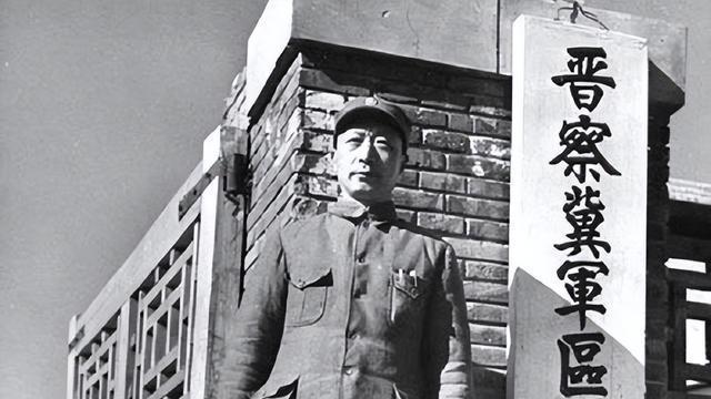 此人一战打败两元帅，建国后成为部长，主动上交家中武器支援朝鲜