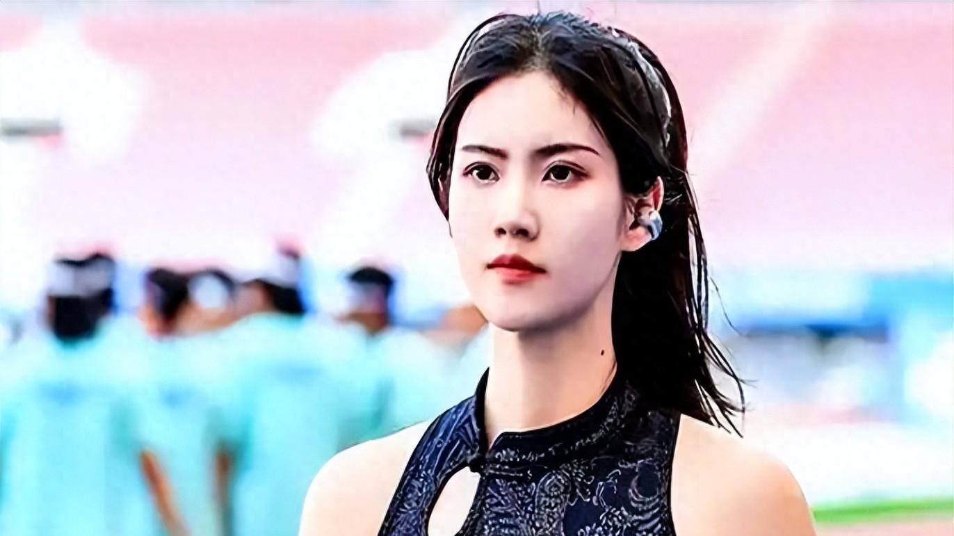 田径女神夏思凝：旗袍训练服飒翻全场，“体坛刘亦菲” 靠实力圈粉