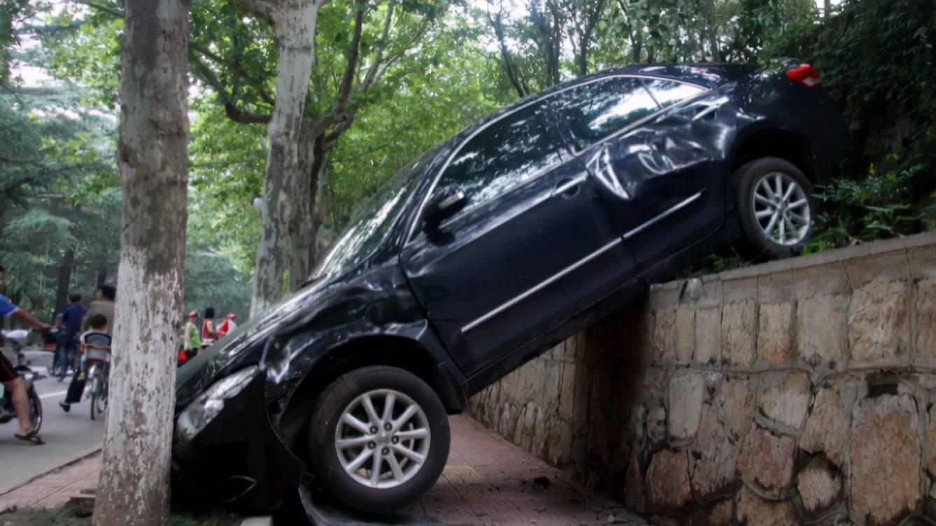 如何踩刹车安全又省油？老司机都建议这么做