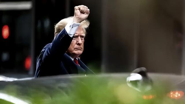 被美下套？我国刚答应会谈，特朗普改口拒降关税，还想改中国身份