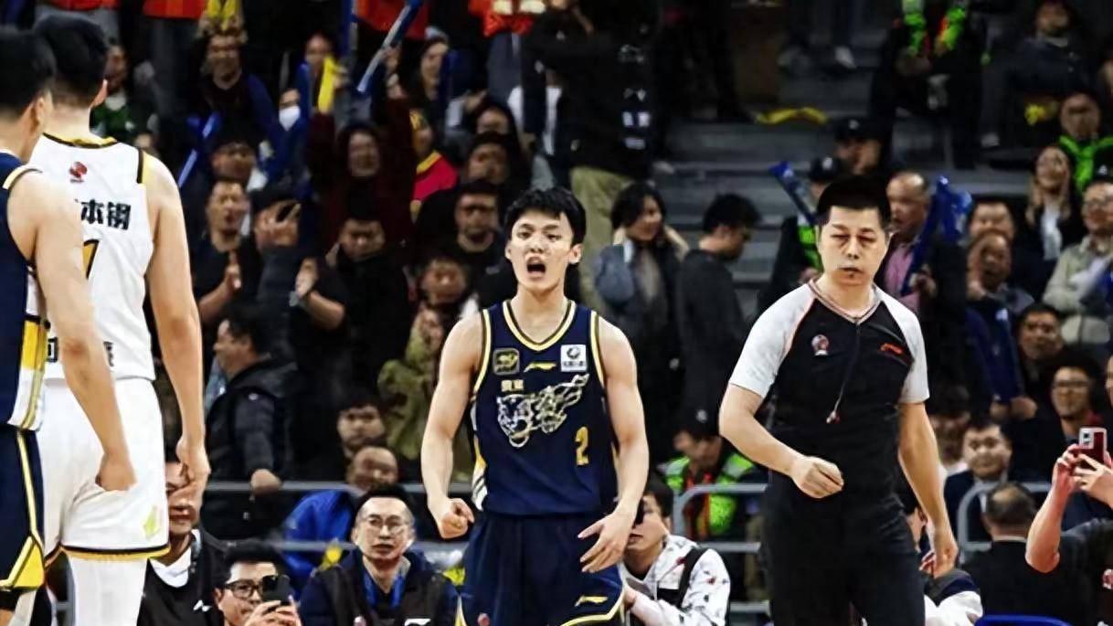 辽宁惨败44分！杜锋一招打懵杨鸣，赵继伟对比徐杰真相太扎心