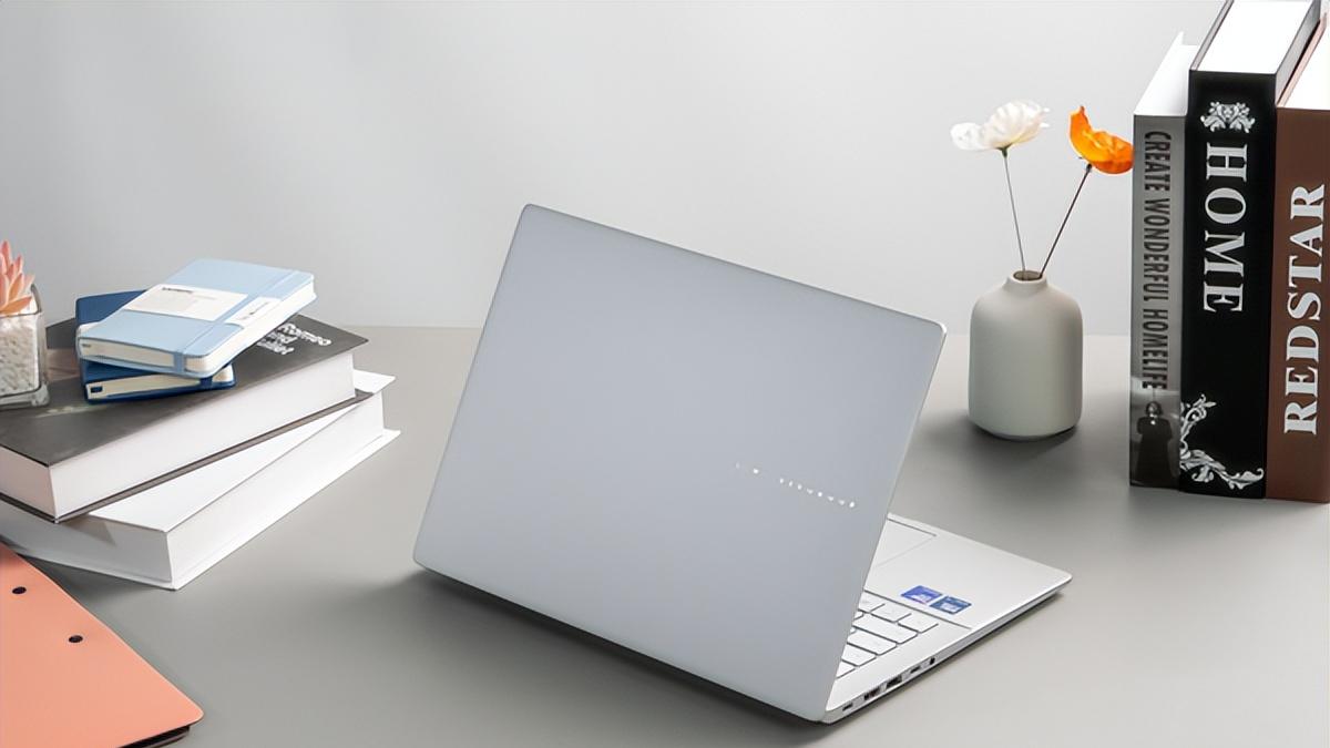 年轻人的首台高能AI PC，华硕无畏Pro14 2025搭载酷睿Ultra